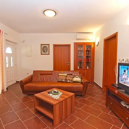 House Franko 1330 Vakantiehuis Poreč