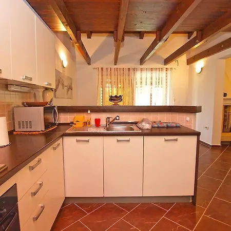 Vakantiehuis House Franko 1330 *